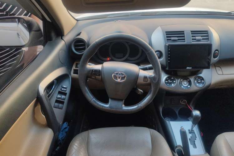 Used Toyota RAV4 2012 Luxurious 2.4L Automatic 4x4 with Stylish Features
