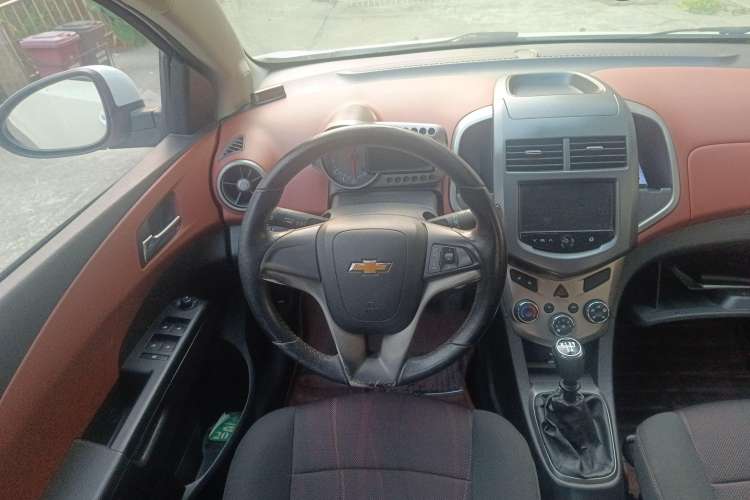 Used Chevrolet Aveo Sonic 2013 Hatchback 1.6L MT SX Stylish Audio-Visual Edition