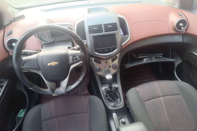Used Chevrolet Aveo Sonic 2013 Hatchback 1.6L MT SX Stylish Audio-Visual Edition