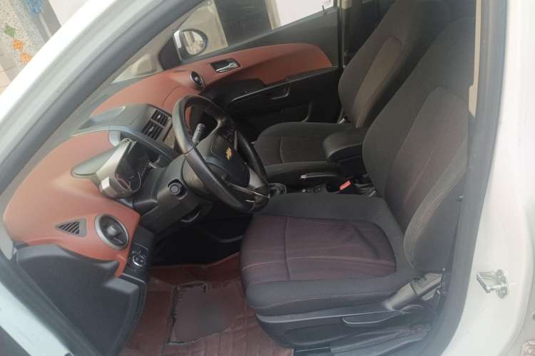 Used Chevrolet Aveo Sonic 2013 Hatchback 1.6L MT SX Stylish Audio-Visual Edition