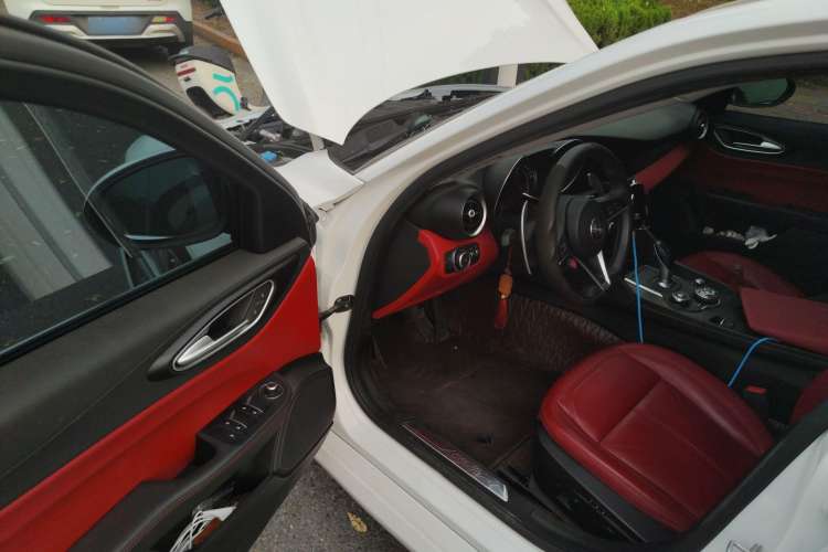 Used Alfa Romeo Giulia 2017 2.0T 280HP Luxury Edition Driver Seat