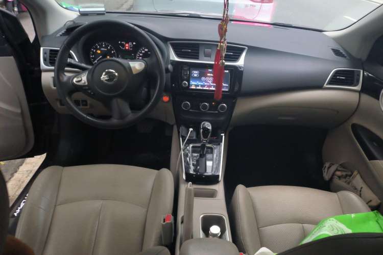 Used Nissan Sylphy 2018 1.6XV CVT Deluxe Edition Center Console