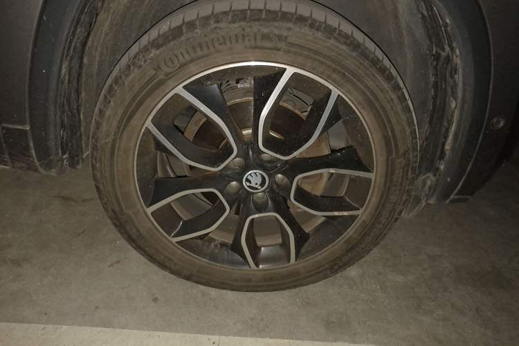 Used Skoda Kodiaq GT 2019 TSI330 Two-Wheel-Drive Luxury Edition China VI Standard Right Front Wheel Hub