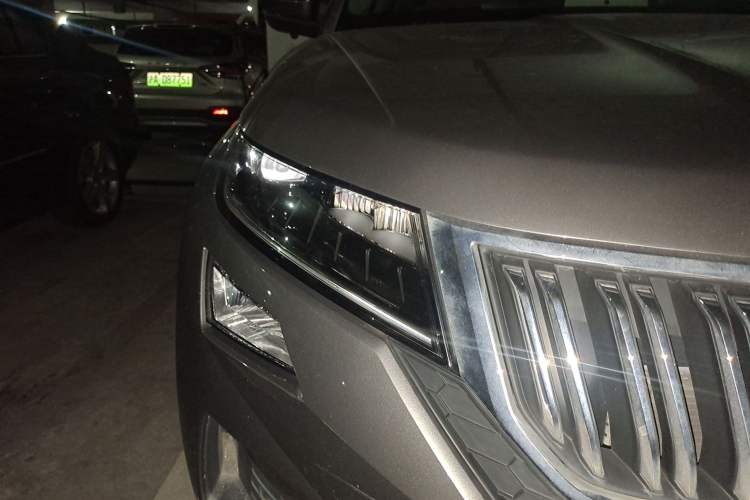 Used Skoda Kodiaq GT 2019 TSI330 Two-Wheel-Drive Luxury Edition China VI Standard Right Front Headlight