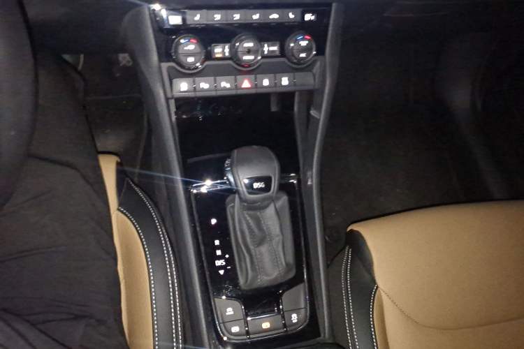 Used Skoda Kodiaq GT 2019 TSI330 Two-Wheel-Drive Luxury Edition China VI Standard Gear Lever