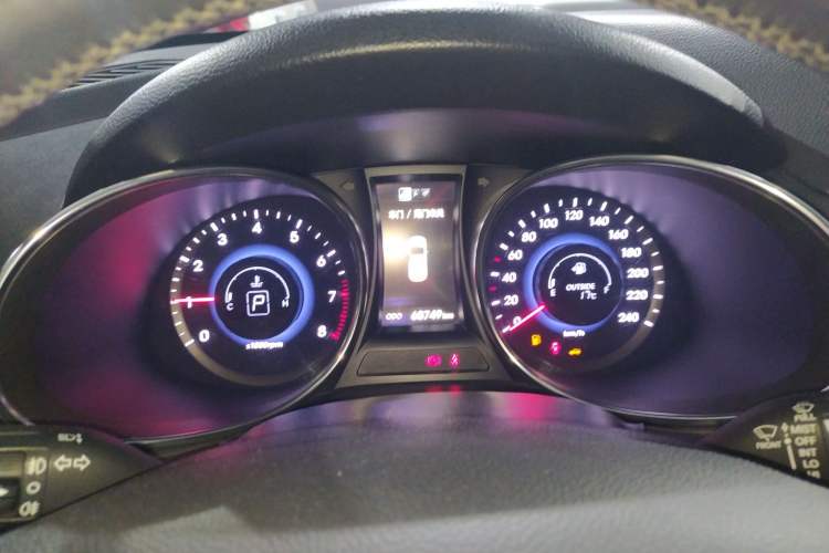 Used Hyundai Santa Fe Classic 2013 3.0L 4x4 Comfort Edition with Navigation 7 Seats Euro IV