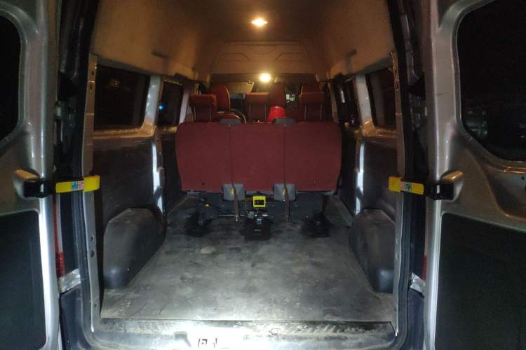 Used Ford Transit 2017 2.0T Diesel Multi-Function Commercial Vehicle Mid-Drive Mid-Roof China V Standard
