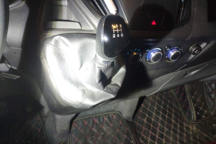 Used Ford Transit 2017 2.0T Diesel Multi-Function Commercial Vehicle Mid-Drive Mid-Roof China V Standard
