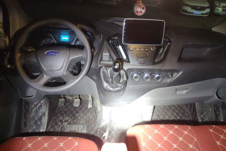 Used Ford Transit 2017 2.0T Diesel Multi-Function Commercial Vehicle Mid-Drive Mid-Roof China V Standard
