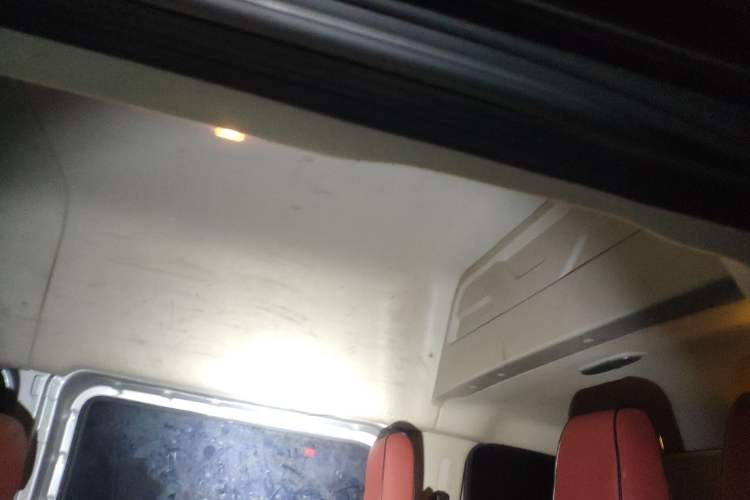 Used Ford Transit 2017 2.0T Diesel Multi-Function Commercial Vehicle Mid-Drive Mid-Roof China V Standard
