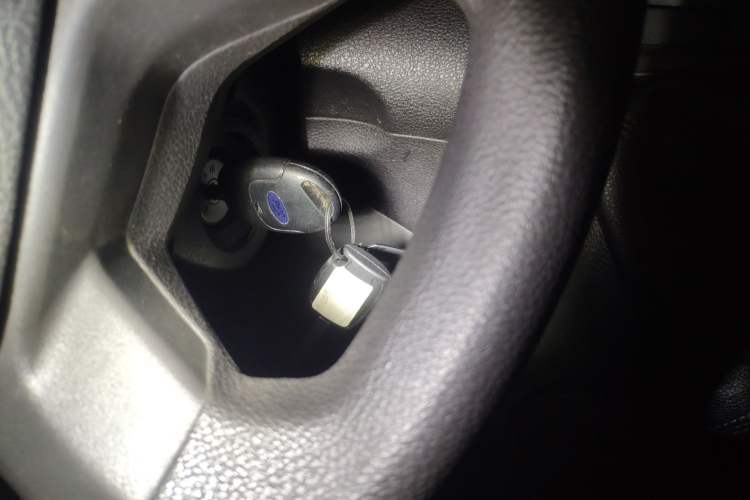 Used Ford Transit 2017 2.0T Diesel Multi-Function Commercial Vehicle Mid-Drive Mid-Roof China V Standard
