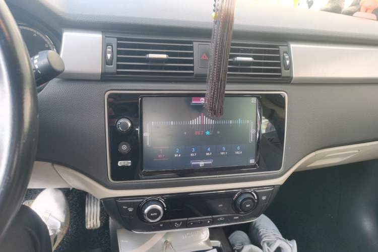 Used Qoros 3 2014 Sedan 1.6L Automatic Zhiyue Model