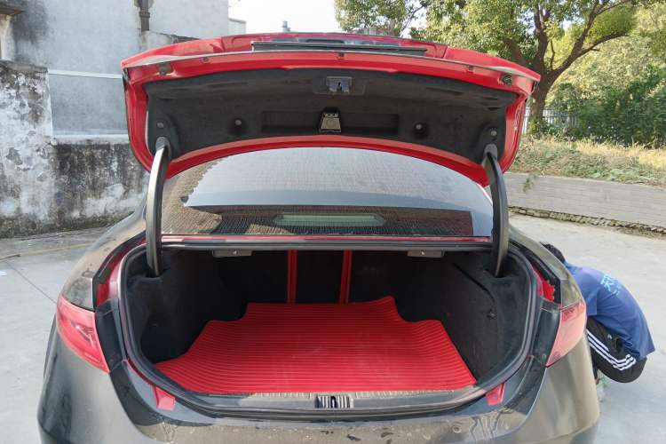 Used Alfa Romeo Giulia 2017 2.0T 280HP Luxury Edition
