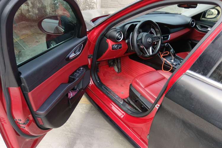 Used Alfa Romeo Giulia 2017 2.0T 280HP Luxury Edition
