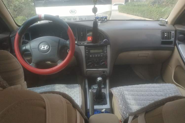 Used Hyundai Elantra 2007 1.6L Manual Comfort Model Center Console