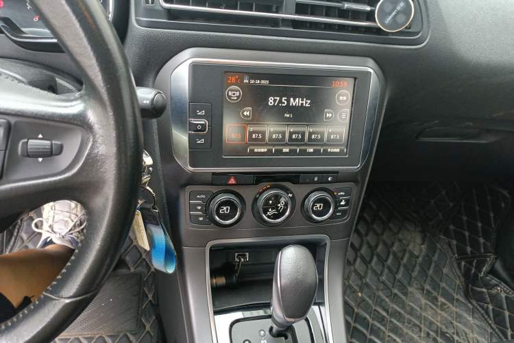 Used Citroen C4 Sega 2016 1.6L Automatic Comfort Model Audio And AC Panel