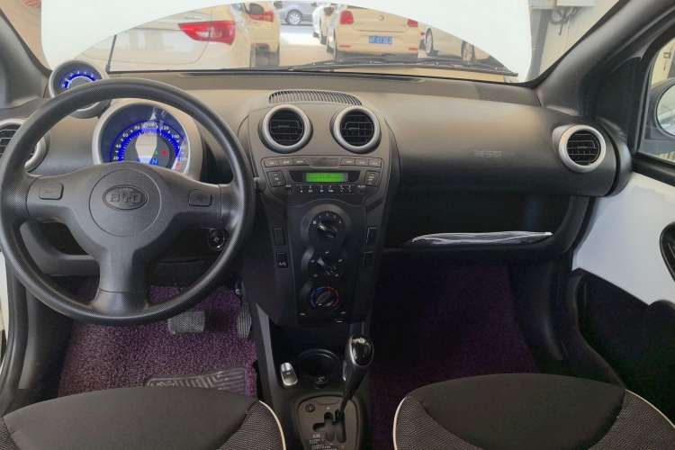 Used BYD F0 2015 1.0L AMT XuanKu Model Center Console