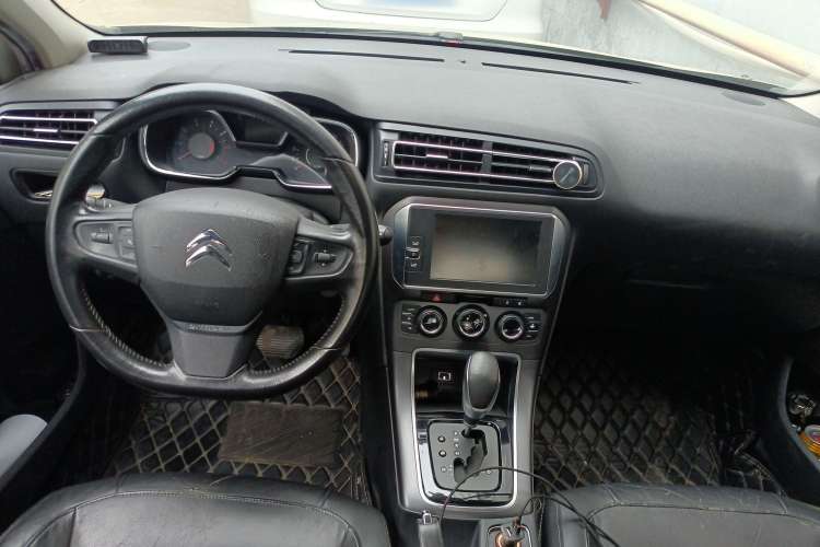 Used Citroen C4 Sega 2016 1.6L Automatic Comfort Model Center Console