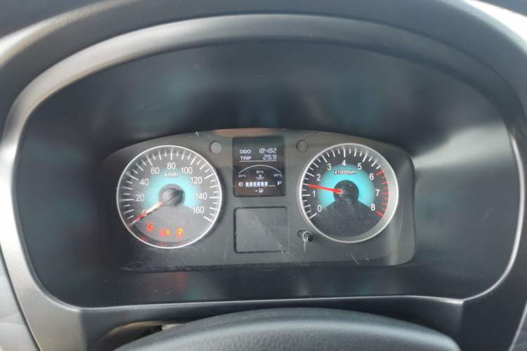 Used Jinbei Gold Hiace 2021 1.5L Passenger Van Travel Lion 6-Seater