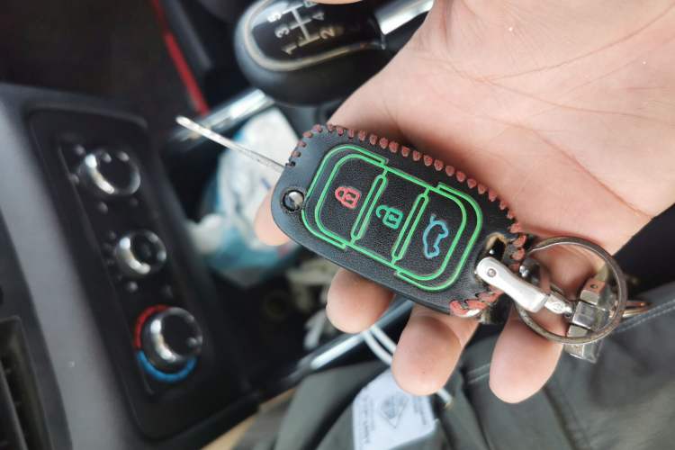 Used Jinbei Gold Hiace 2021 1.5L Passenger Van Travel Lion 6-Seater