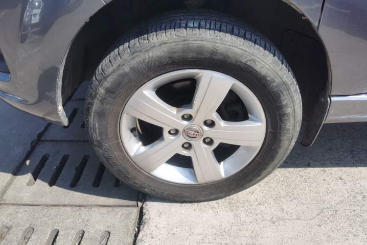 Used Jinbei Gold Hiace 2021 1.5L Passenger Van Travel Lion 6-Seater