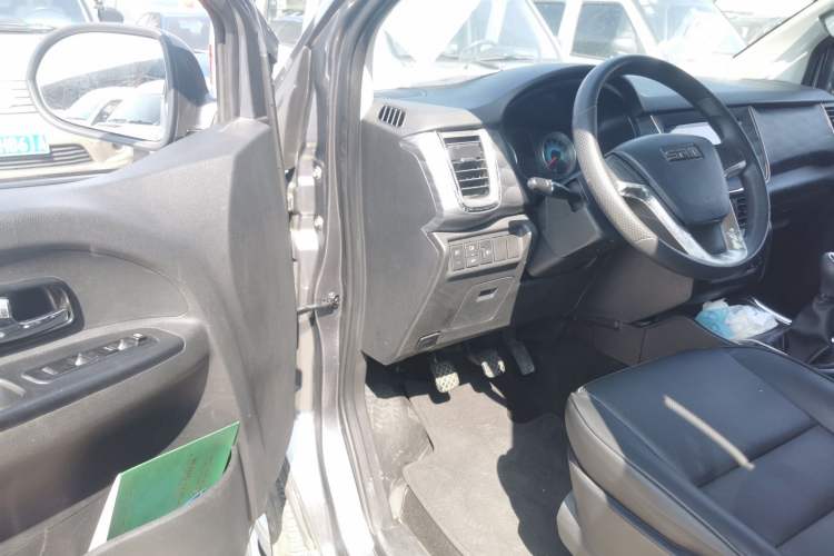 Used Jinbei Gold Hiace 2021 1.5L Passenger Van Travel Lion 6-Seater