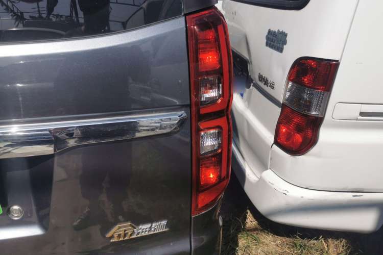 Used Jinbei Gold Hiace 2021 1.5L Passenger Van Travel Lion 6-Seater