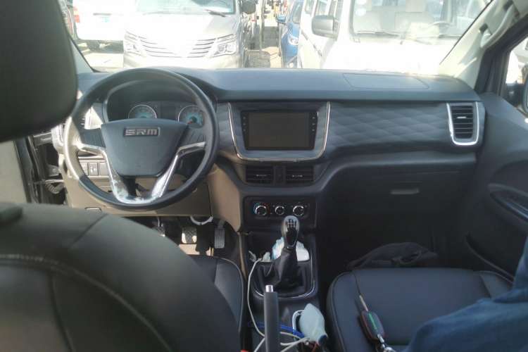 Used Jinbei Gold Hiace 2021 1.5L Passenger Van Travel Lion 6-Seater