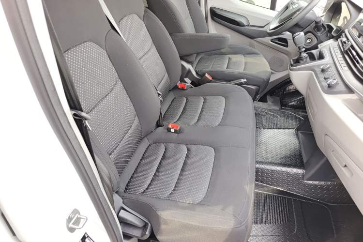 Used SAIC MAXUS Xintu V90 2022 2.0T Manual – Yunjie Front-Wheel-Drive Short Wheelbase Mid-Roof Design with Single Rear Tire 6-Seater
