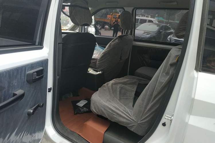 Used Wuling Hongguang PLUS 2019 1.5T Manual Standard Edition 5 Seats