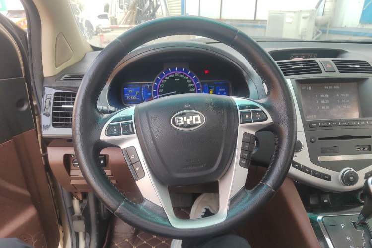 Used BYD S6 2014 2.4L Automatic Prestige 5-Seater
