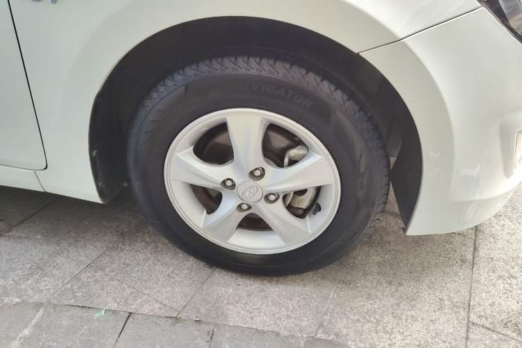 Used Hyundai Verna Ray 2016 1.4L Automatic Leading-Edge GLX
