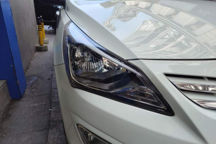 Used Hyundai Verna Ray 2016 1.4L Automatic Leading-Edge GLX
