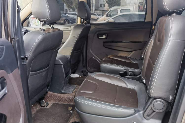 Used Dongfeng Fengon 330 2019 1.5L 330S Manual Comfort Version China VI Standard
