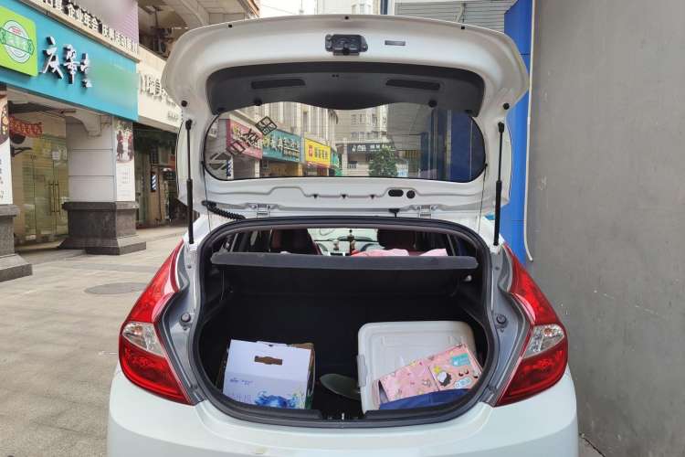 Used Hyundai Verna Ray 2016 1.4L Automatic Leading-Edge GLX
