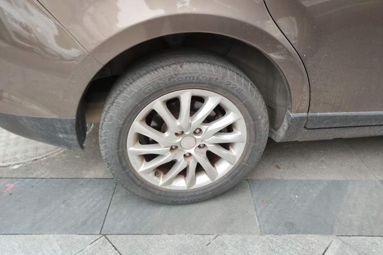 Used JAC Refine M2 2013 1.8L Manual Luxury Smart Model 5 Seats