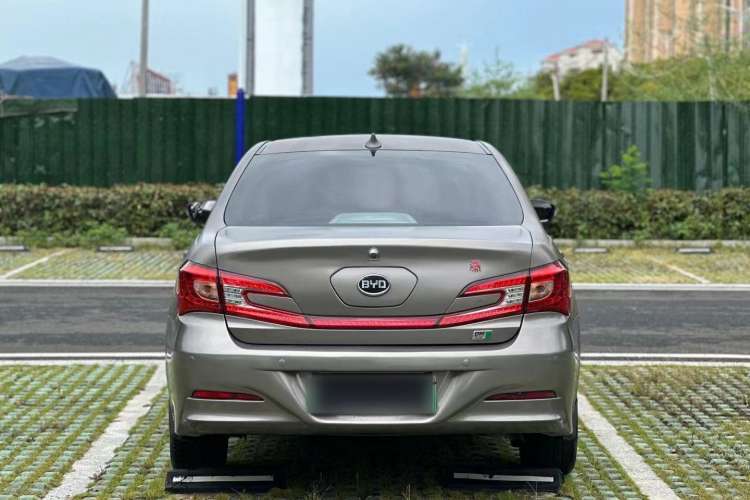 Used BYD Qin New Energy 2015 1.5T Dual-Crown Flagship Plus Edition
