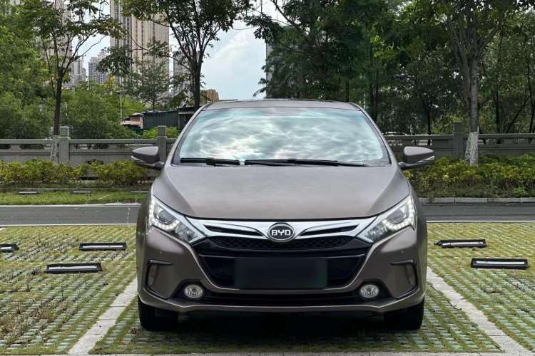 Used BYD Qin New Energy 2015 1.5T Dual-Crown Flagship Plus Edition
