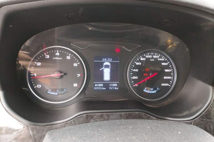Used JAC M4 2016 2.0L Manual Luxury Version
