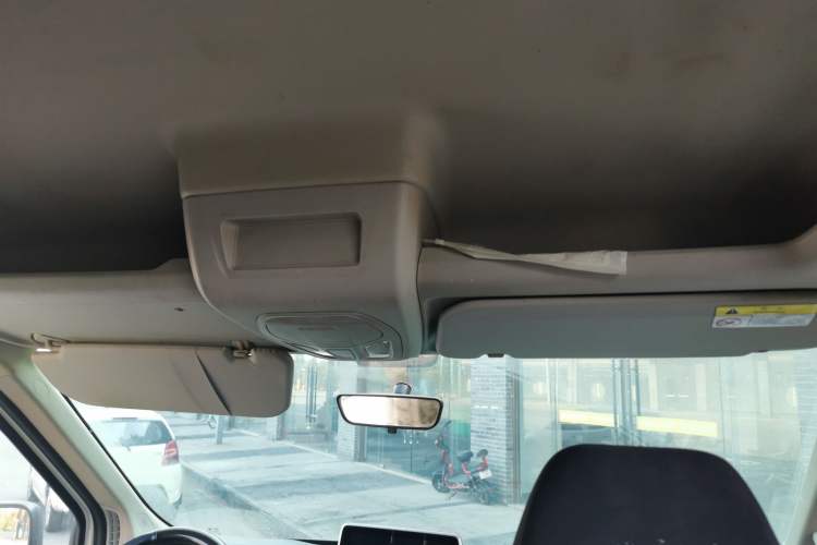 Used SAIC MAXUS Xintu V90 2022 2.0T Automatic Zhiyun King Rear-Drive Long Wheelbase High-Roof Design with Single Rear Tire—6/7 Seater