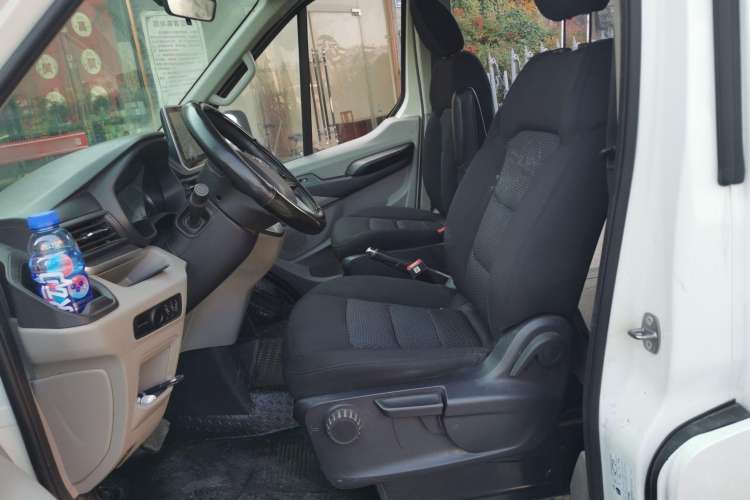 Used SAIC MAXUS Xintu V90 2022 2.0T Automatic Zhiyun King Rear-Drive Long Wheelbase High-Roof Design with Single Rear Tire—6/7 Seater