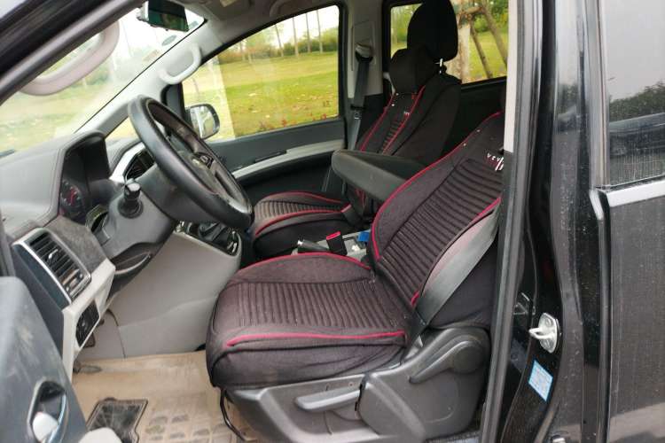 Used JAC M4 2016 2.0L Manual Luxury Version
