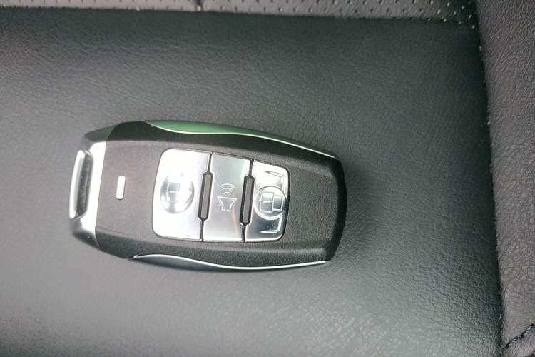 Used Haval H6 Coupe 2017 Red Label 2.0T Automatic Two-Wheel Drive Prestige Model