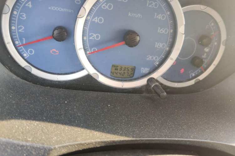 Used Mitsubishi Zinger 2011 2.0L Manual Classic Trim