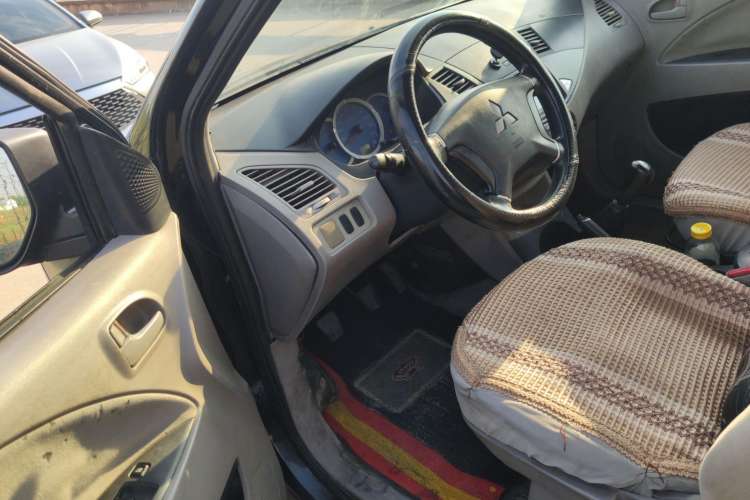 Used Mitsubishi Zinger 2011 2.0L Manual Classic Trim