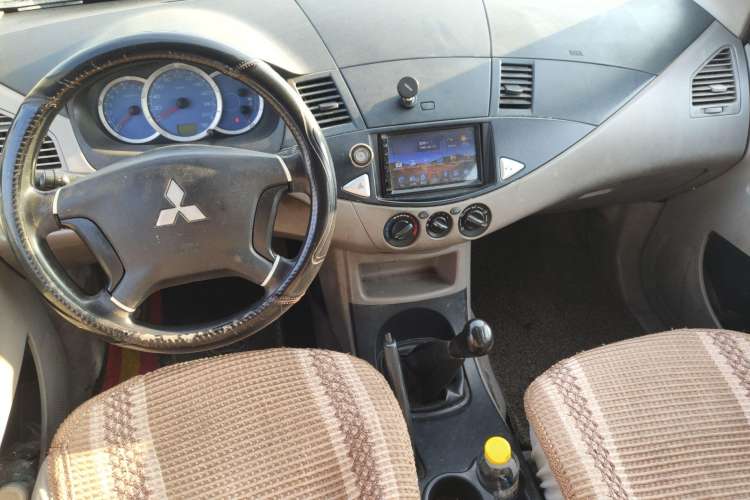 Used Mitsubishi Zinger 2011 2.0L Manual Classic Trim