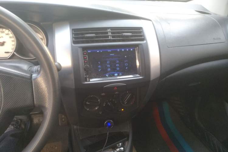 Used Nissan Livina 2010 Jingyue Edition 1.6L Manual All-Around Model
