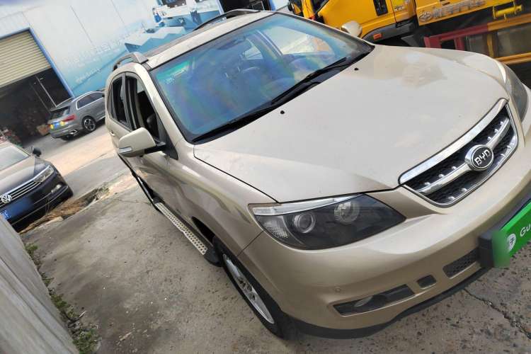 Used BYD S6 2014 2.4L Automatic Prestige 5-Seater
