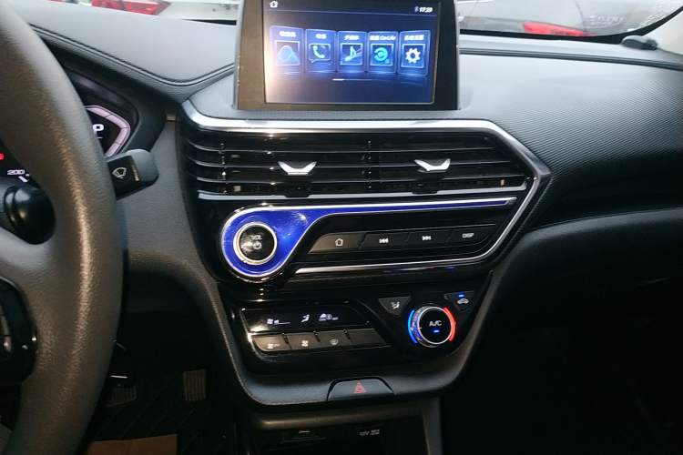 Used Changan Alsvin 2019 1.5L DCT Comfort Model China VI Standard
