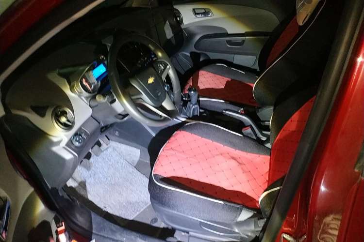 Used Chevrolet Aveo Sonic 2011 Sedan 1.4L Manual Transmission SE
